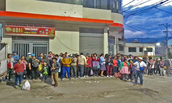 ABANCAY:  PROTESTAN LOS AFECTADOS DEL TELAR DE LOS